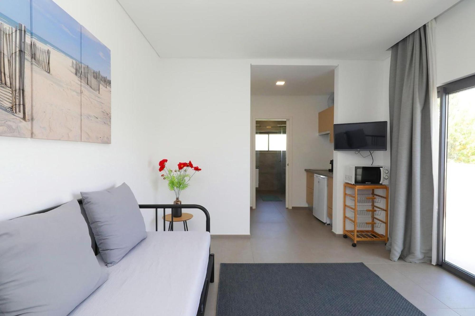 Perogil Suites Poppy - Elegant Suite With Pool ตาวิรา ภายนอก รูปภาพ