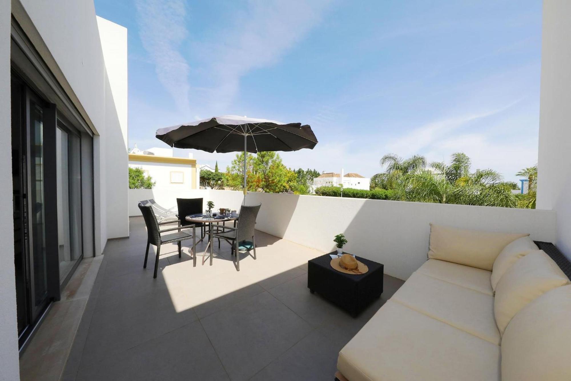 Perogil Suites Poppy - Elegant Suite With Pool ตาวิรา ภายนอก รูปภาพ