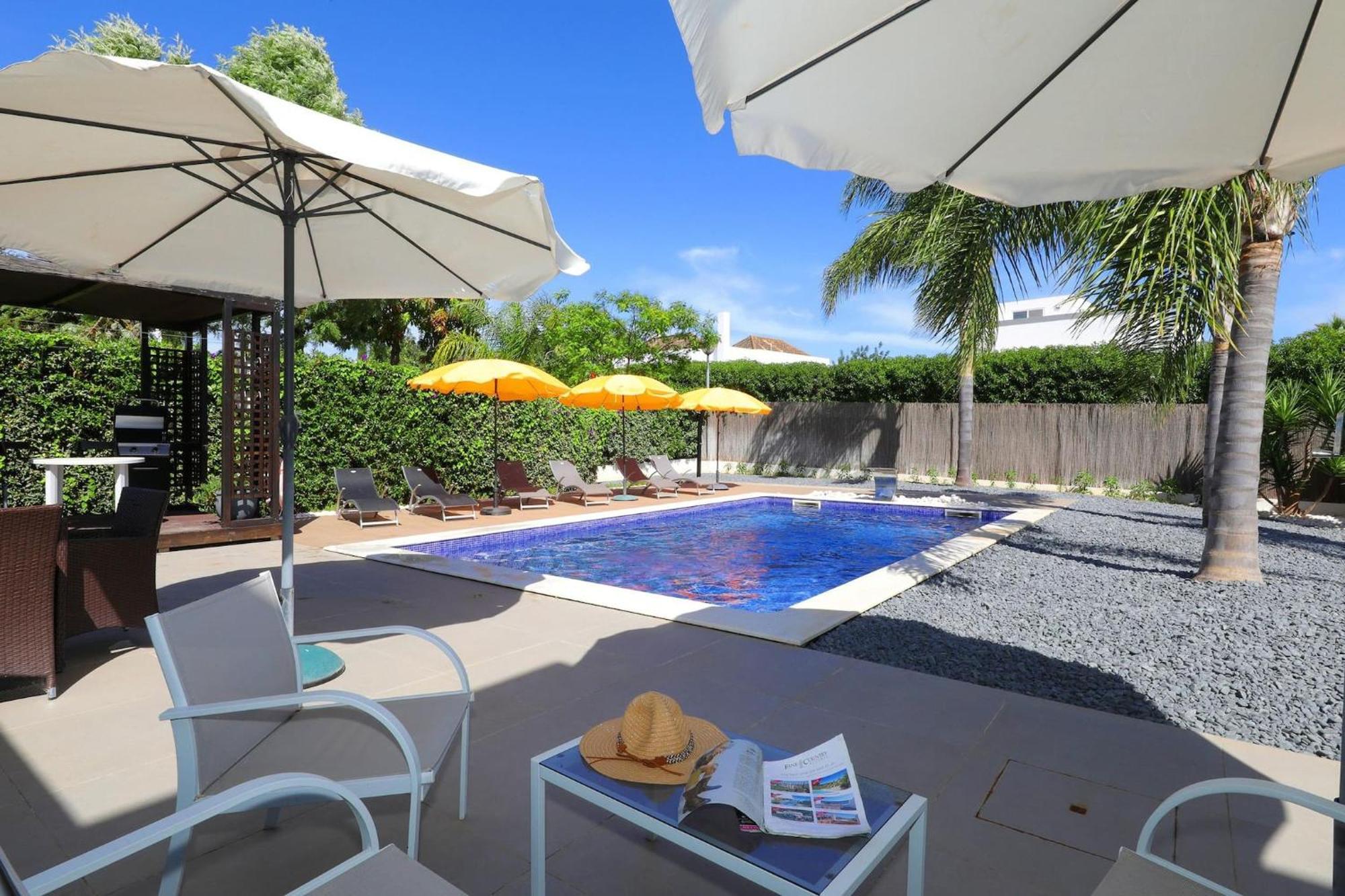 Perogil Suites Poppy - Elegant Suite With Pool ตาวิรา ภายนอก รูปภาพ